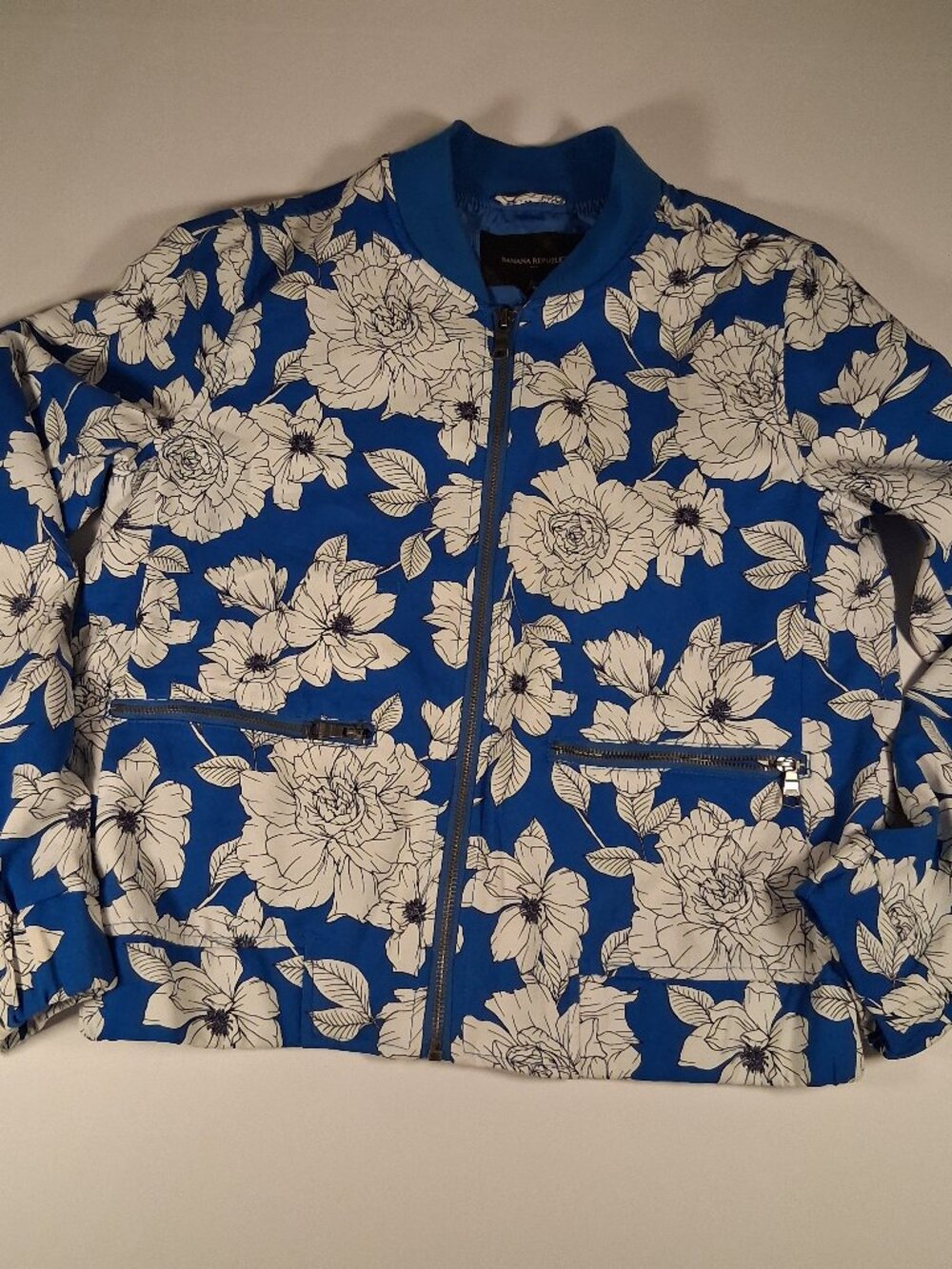 XS Banana Republic Women’s Blue & White Floral Bomber Jacket